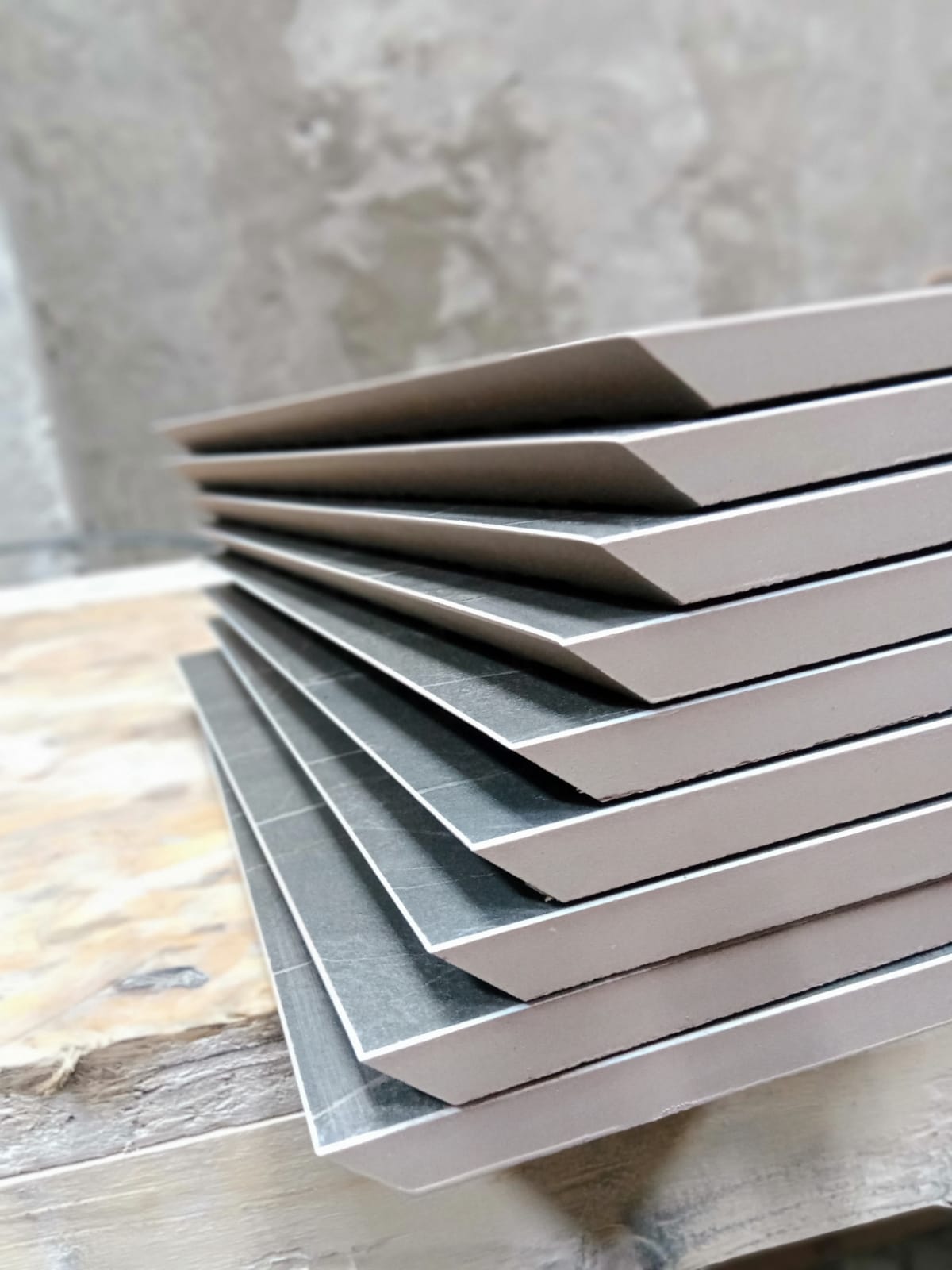 perfect 45 degree tile corner installation, bathroom ceramic tiles, professional corner cutting result